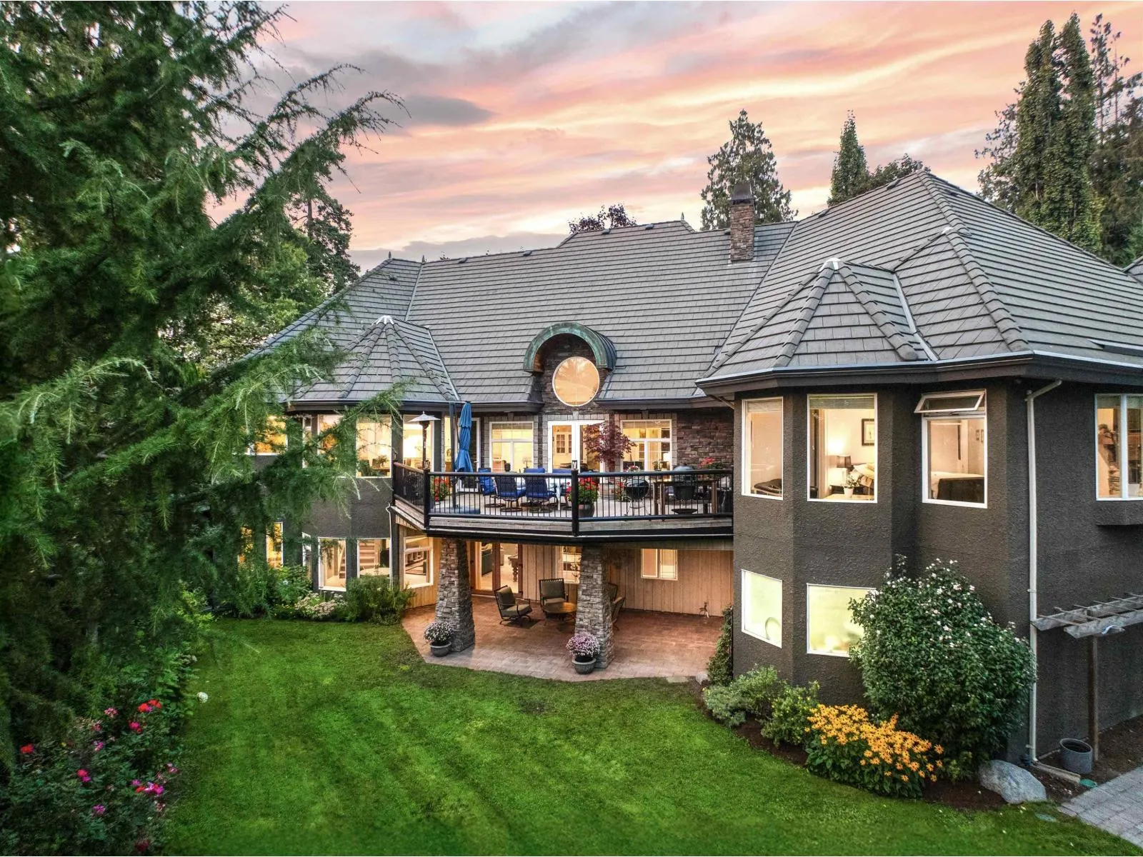 House for rent: 18638 54a Avenue, Surrey, British Columbia V3S 8L5