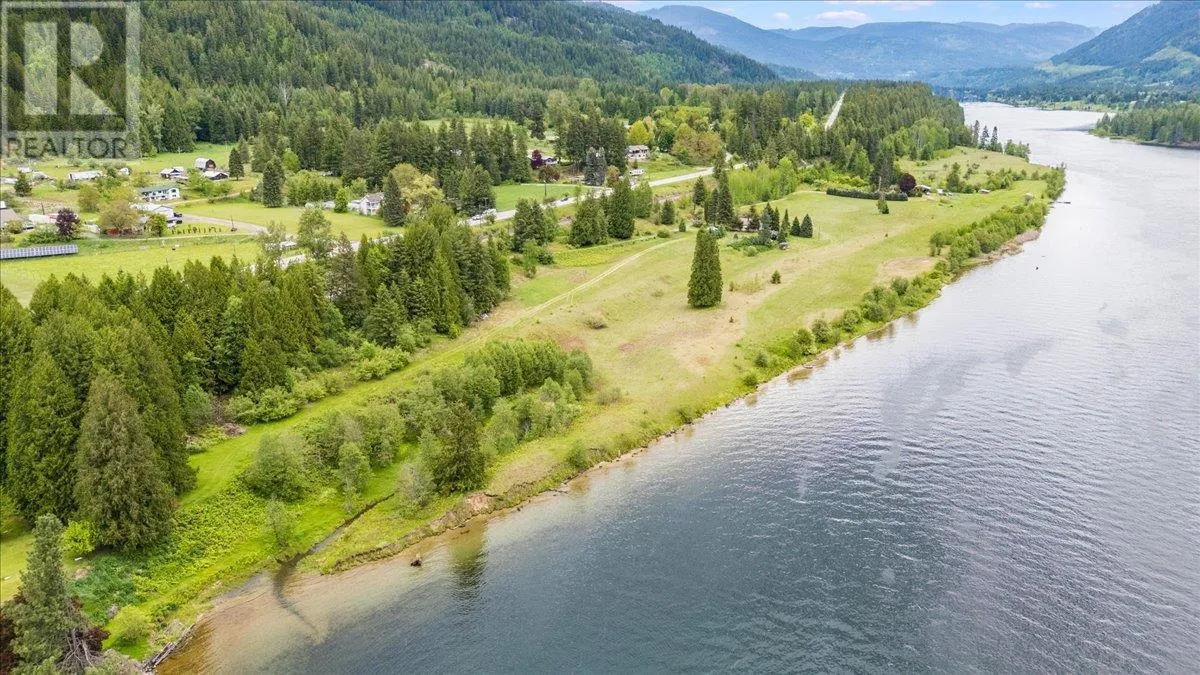 Other for rent: 1864 Highway 3a, Castlegar, British Columbia V1N 4N7