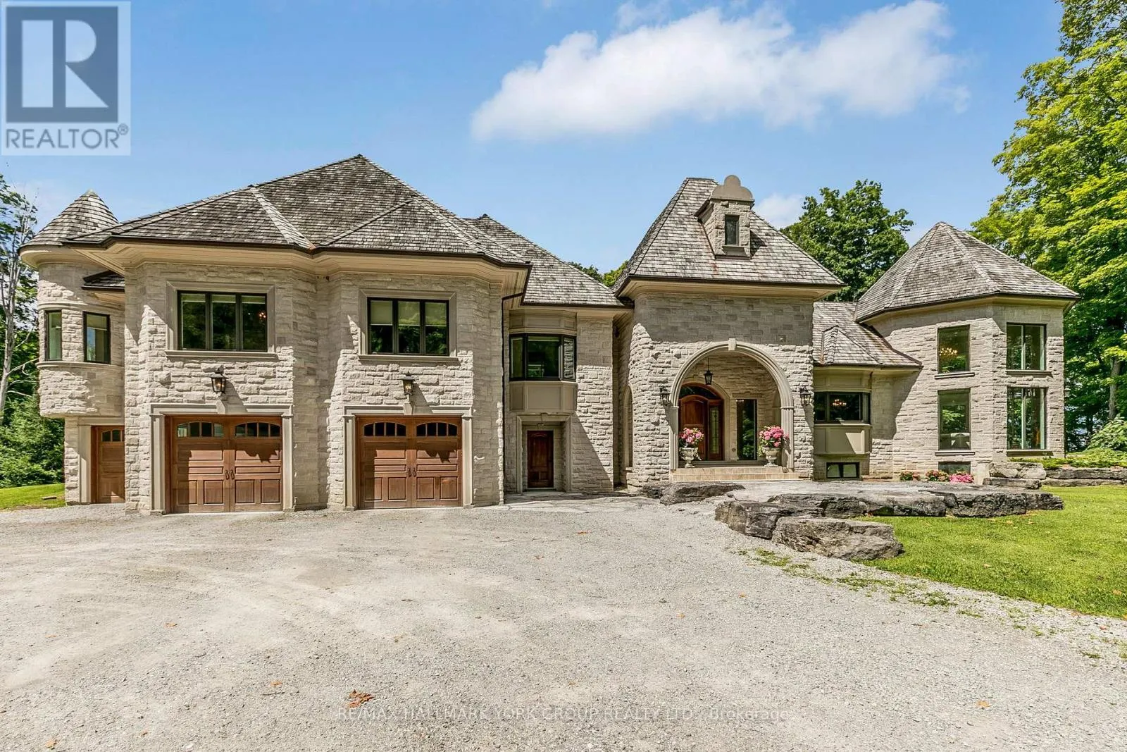 House for rent: 1865 Davis Drive W, King, Ontario L3Y 4V9