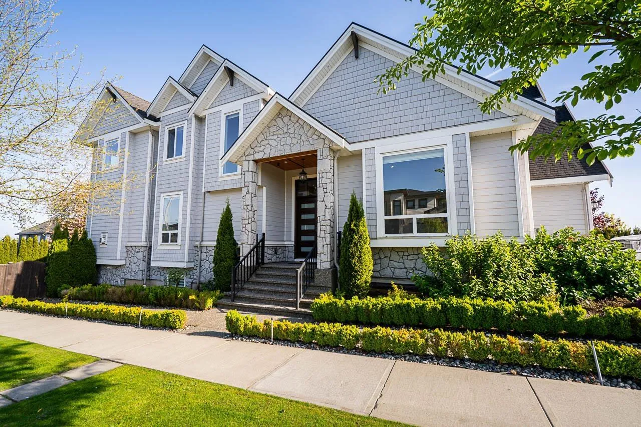 House for rent: 18712 55 Avenue, Surrey, British Columbia V3S 4N7