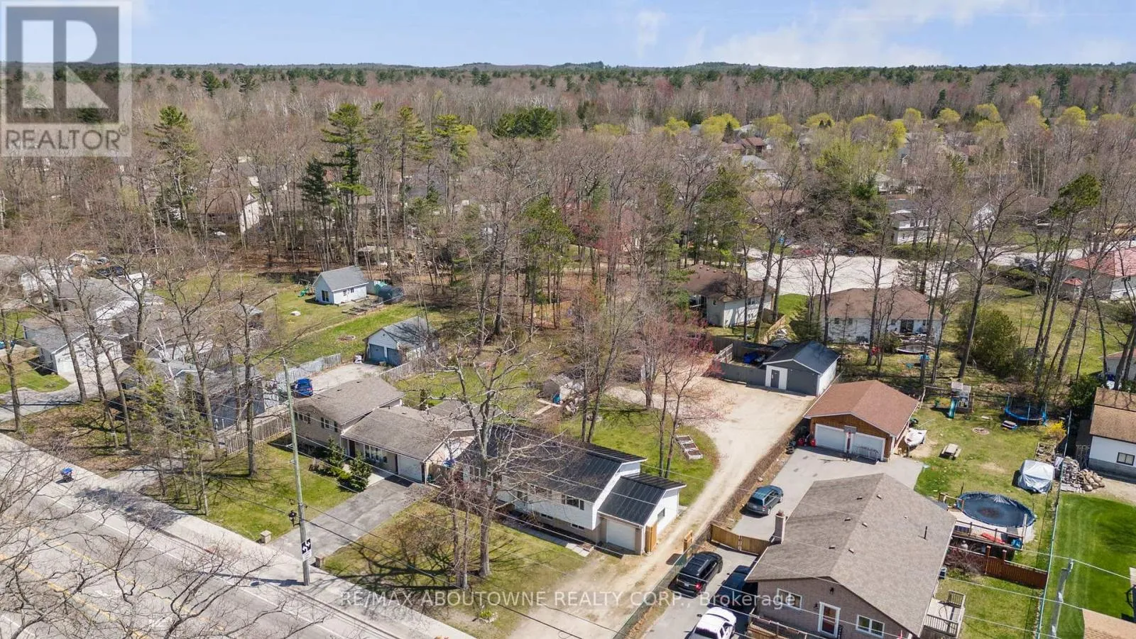 House for rent: 1877 River Road W, Wasaga Beach, Ontario L9Z 1L1