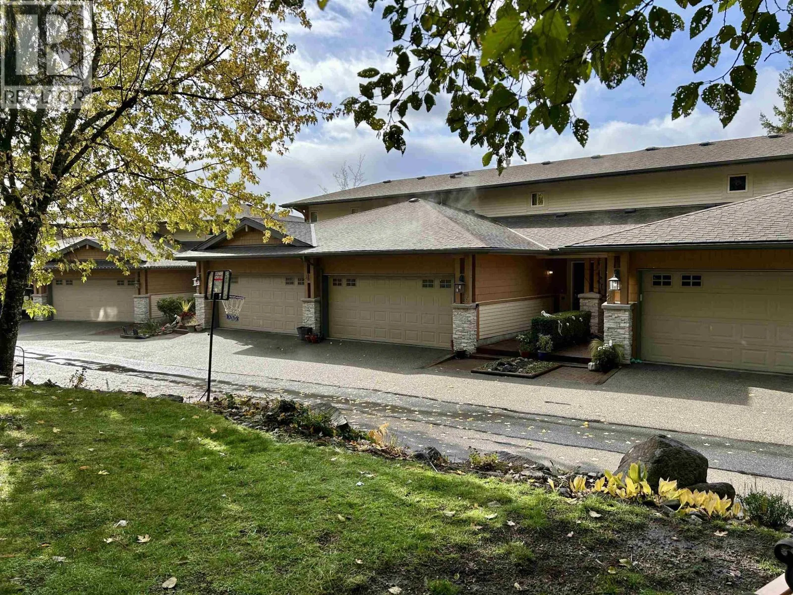 Row / Townhouse for rent: 19 1026 Glacier View Drive, Squamish, British Columbia V8B 0G1