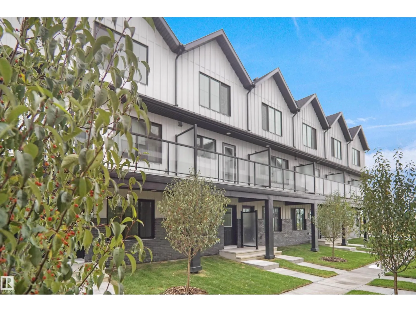 Row / Townhouse for rent: #19 29 Airport Rd Nw, Edmonton, Alberta T5G 2P9