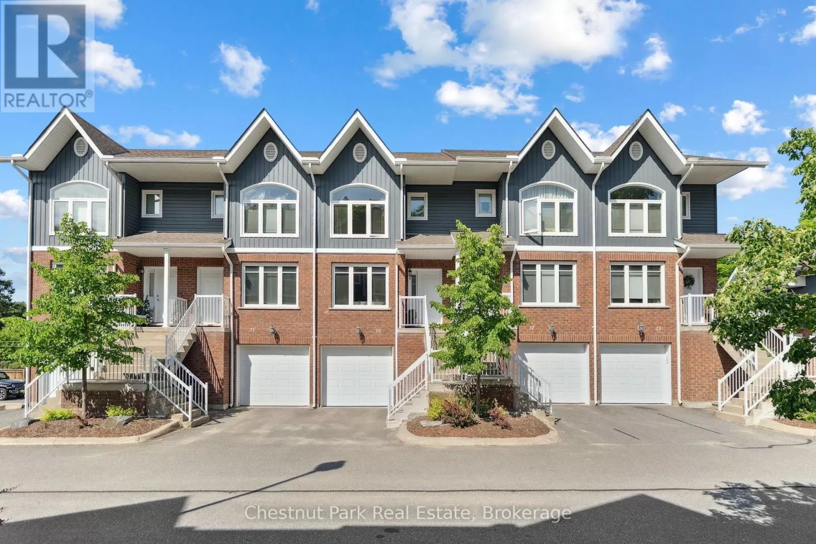 Row / Townhouse for rent: 19 - 37 Silver Street, Huntsville, Ontario P1H 1M2