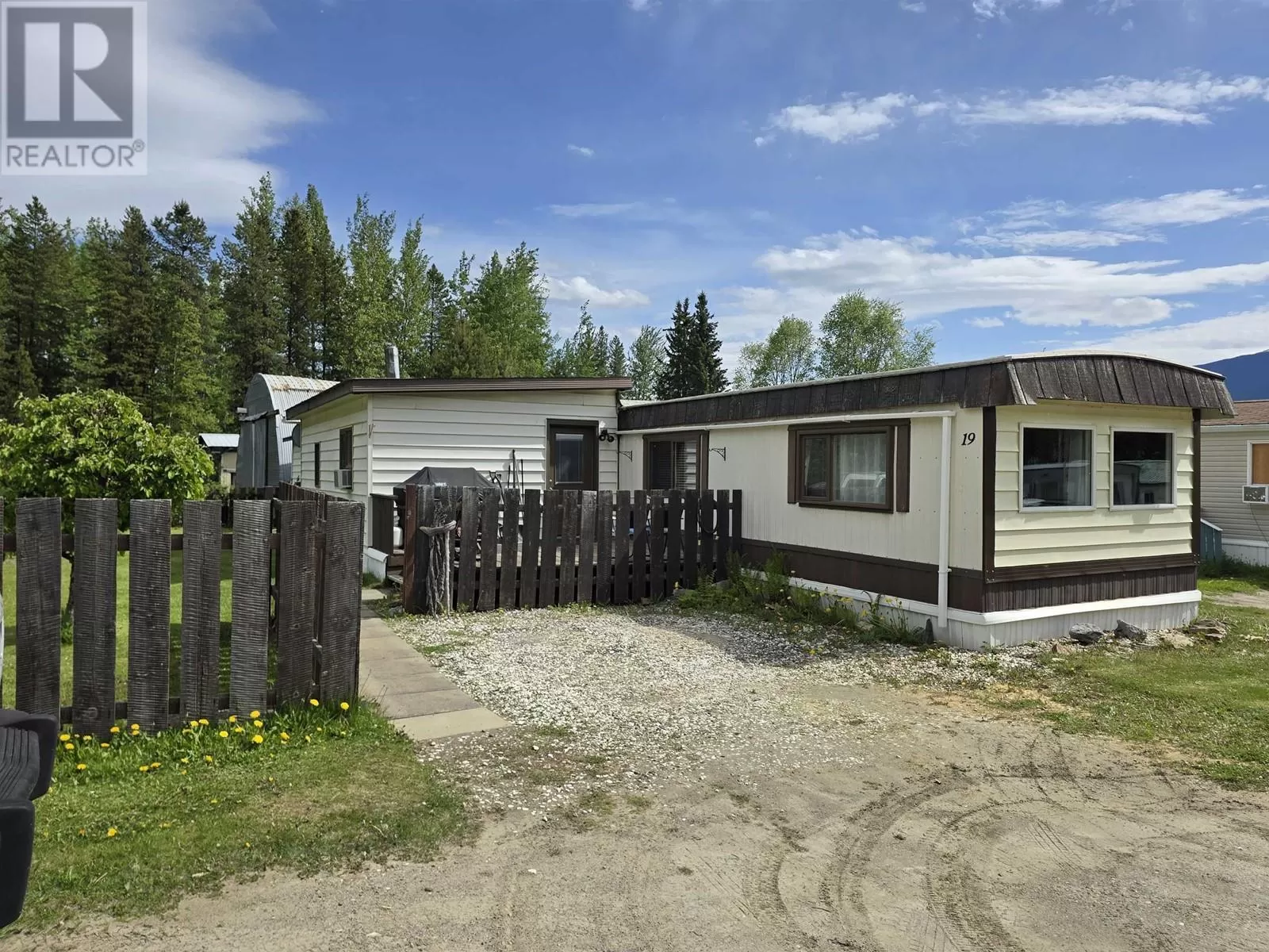 Manufactured Home/Mobile for rent: 19 95 Mountain View Road, McBride, British Columbia V0J 2E0