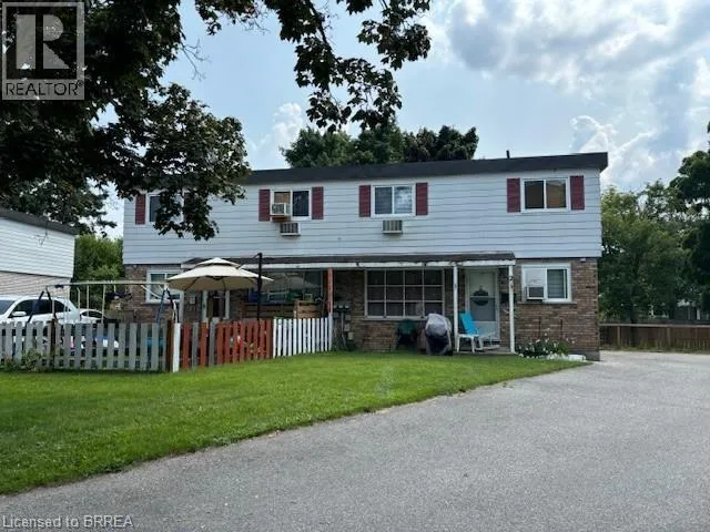 Fourplex for rent: 19 Brenda Court, Brantford, Ontario N3R 2L8