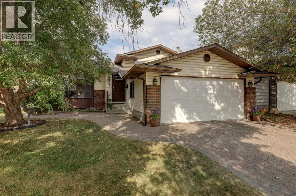 House for rent: 19 Castlefall Way Ne, Calgary, Alberta T3J 1M6