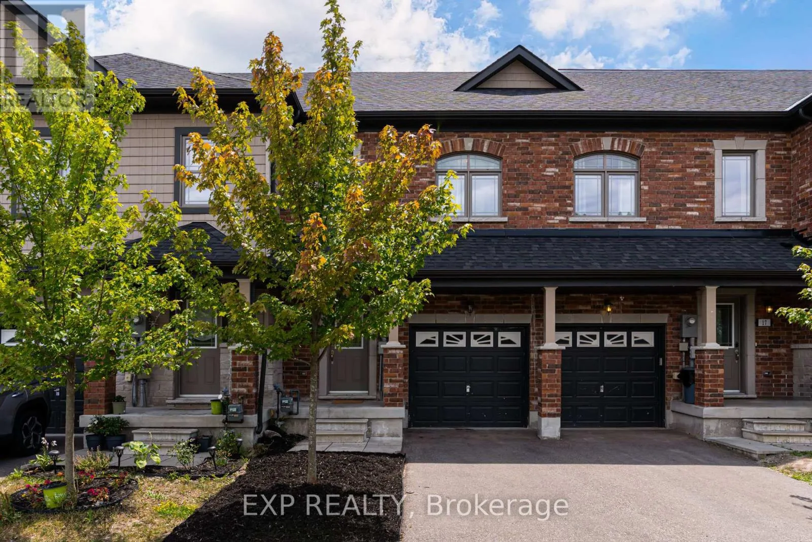 Row / Townhouse for rent: 19 Cygnus Crescent, Barrie, Ontario L4N 9C2