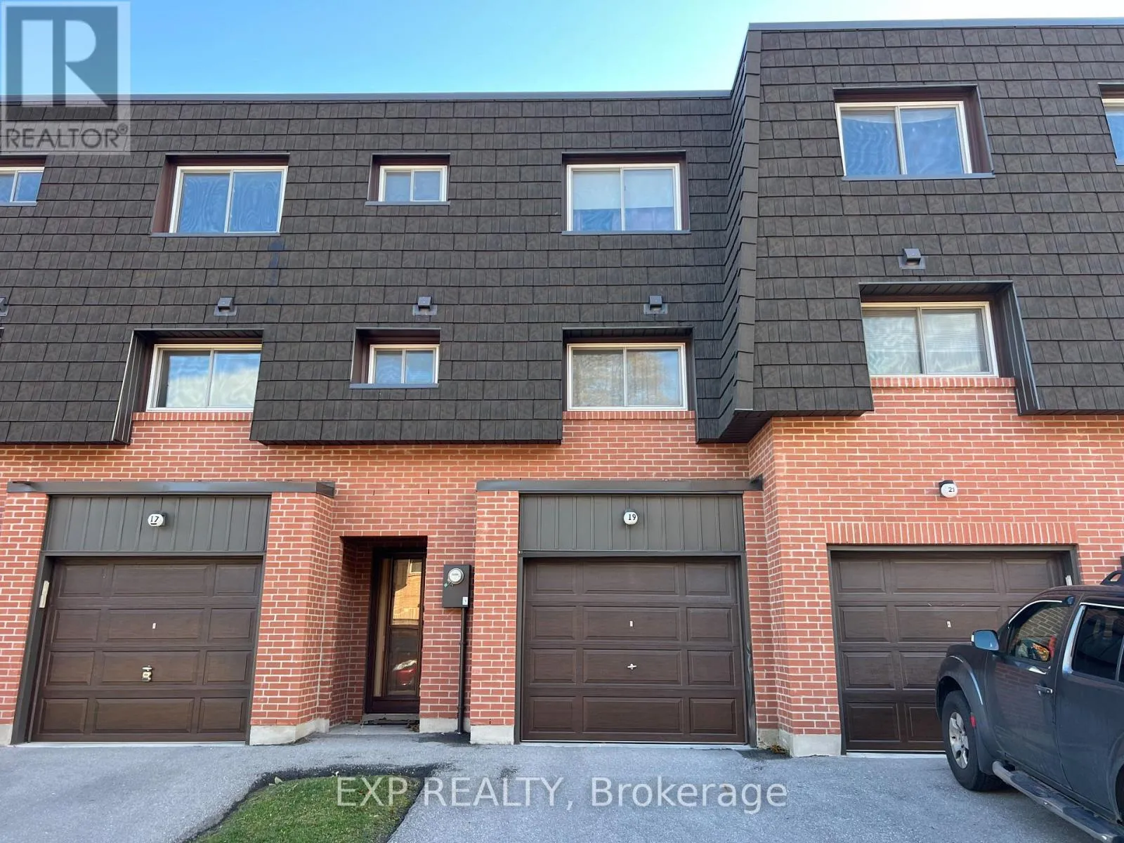 Row / Townhouse for rent: 19 Darras Court, Brampton, Ontario L6T 1W7