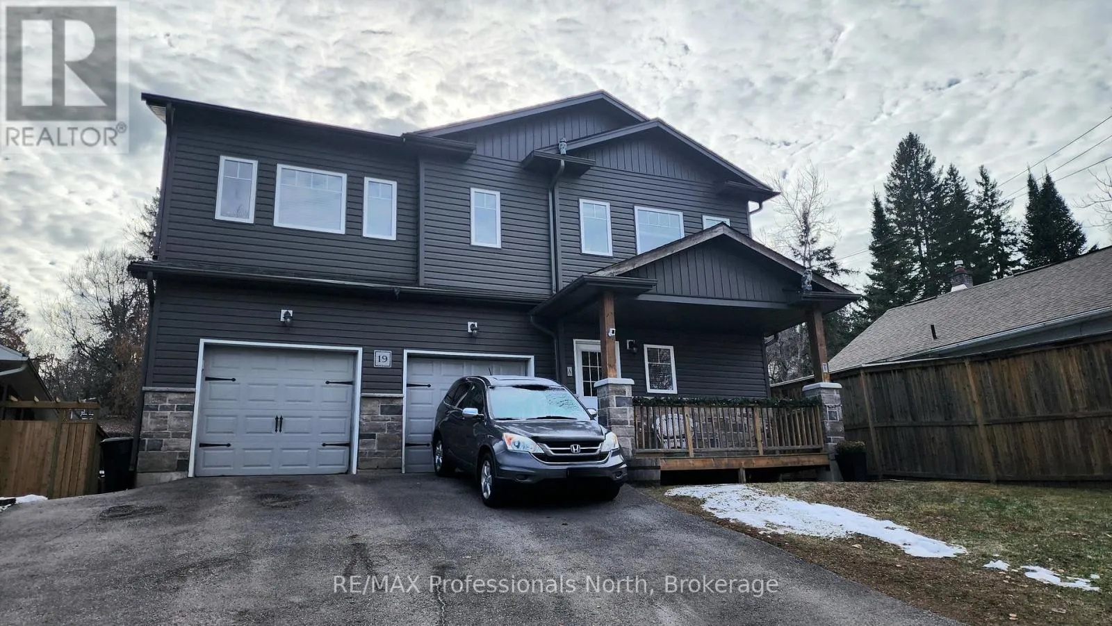 Duplex for rent: 19 Duncan Street E, Huntsville, Ontario P1H 1P6