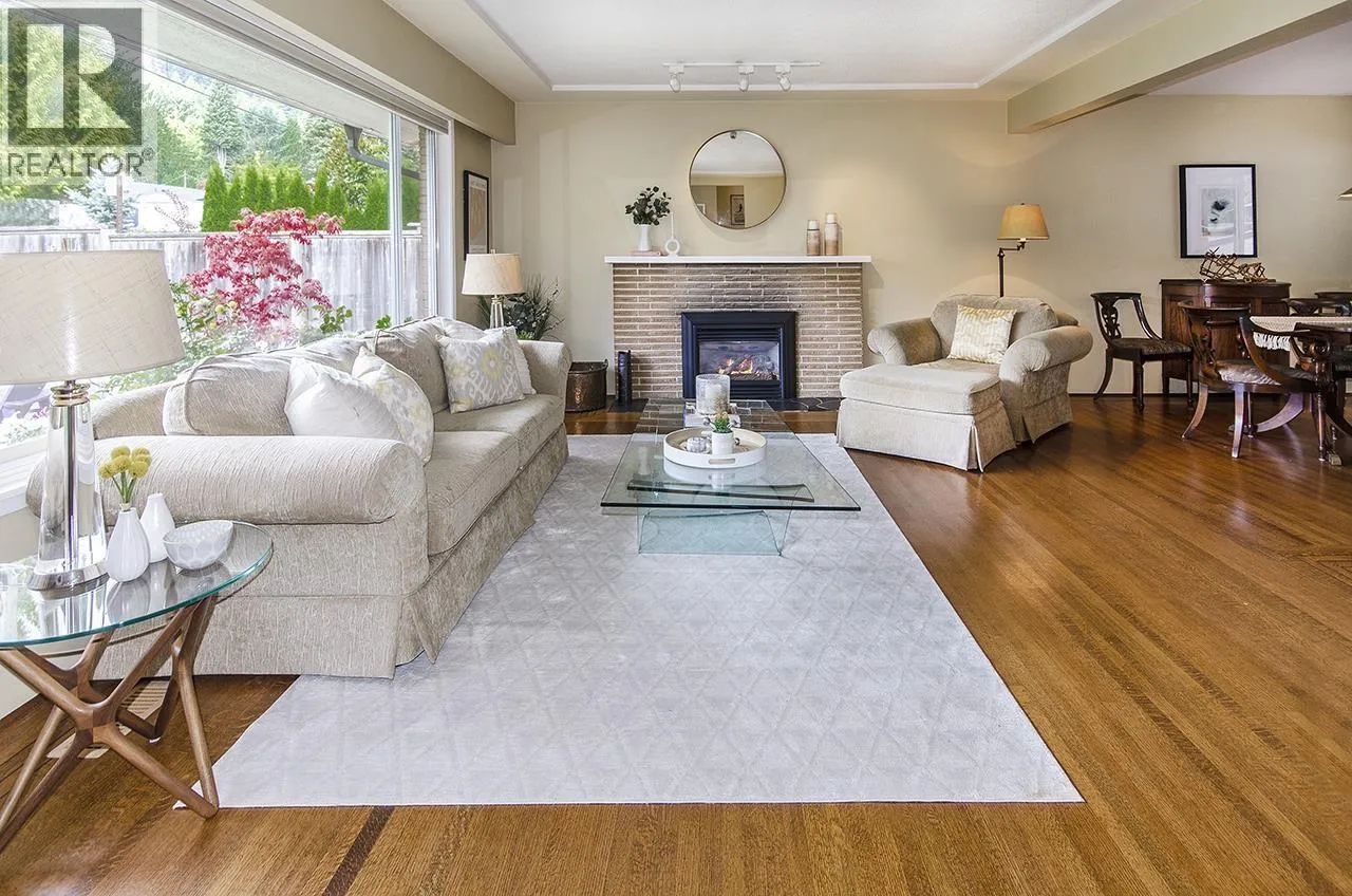 Duplex for rent: 19 Glenmore Drive, West Vancouver, British Columbia V7S 1A5