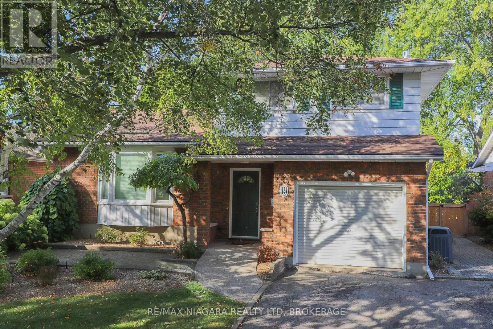 House for rent: 19 Jessica Drive, St. Catharines, Ontario L2M 6V9