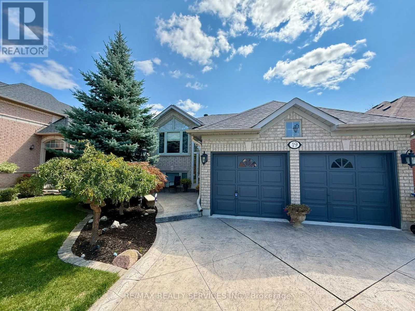 House for rent: 19 Livingston Drive, Caledon, Ontario L7C 1A1