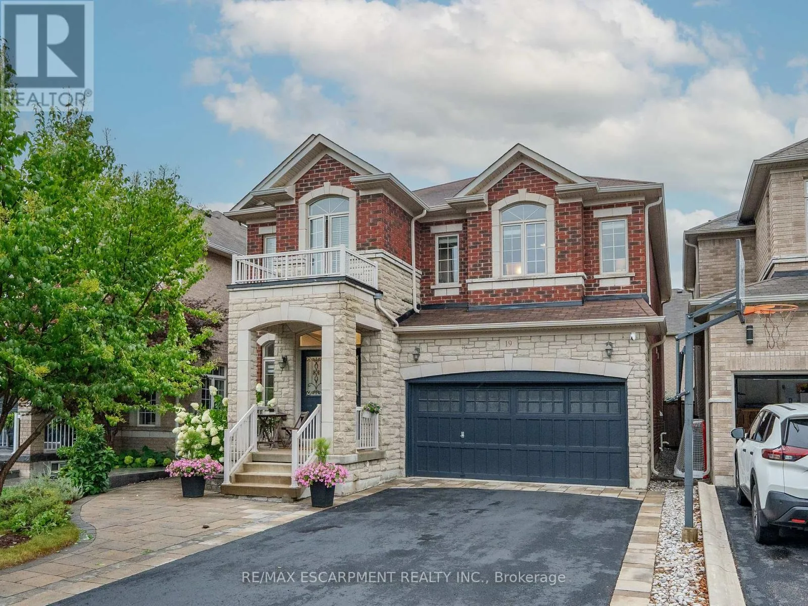 House for rent: 19 Mcknight Avenue, Hamilton, Ontario L8B 0R5