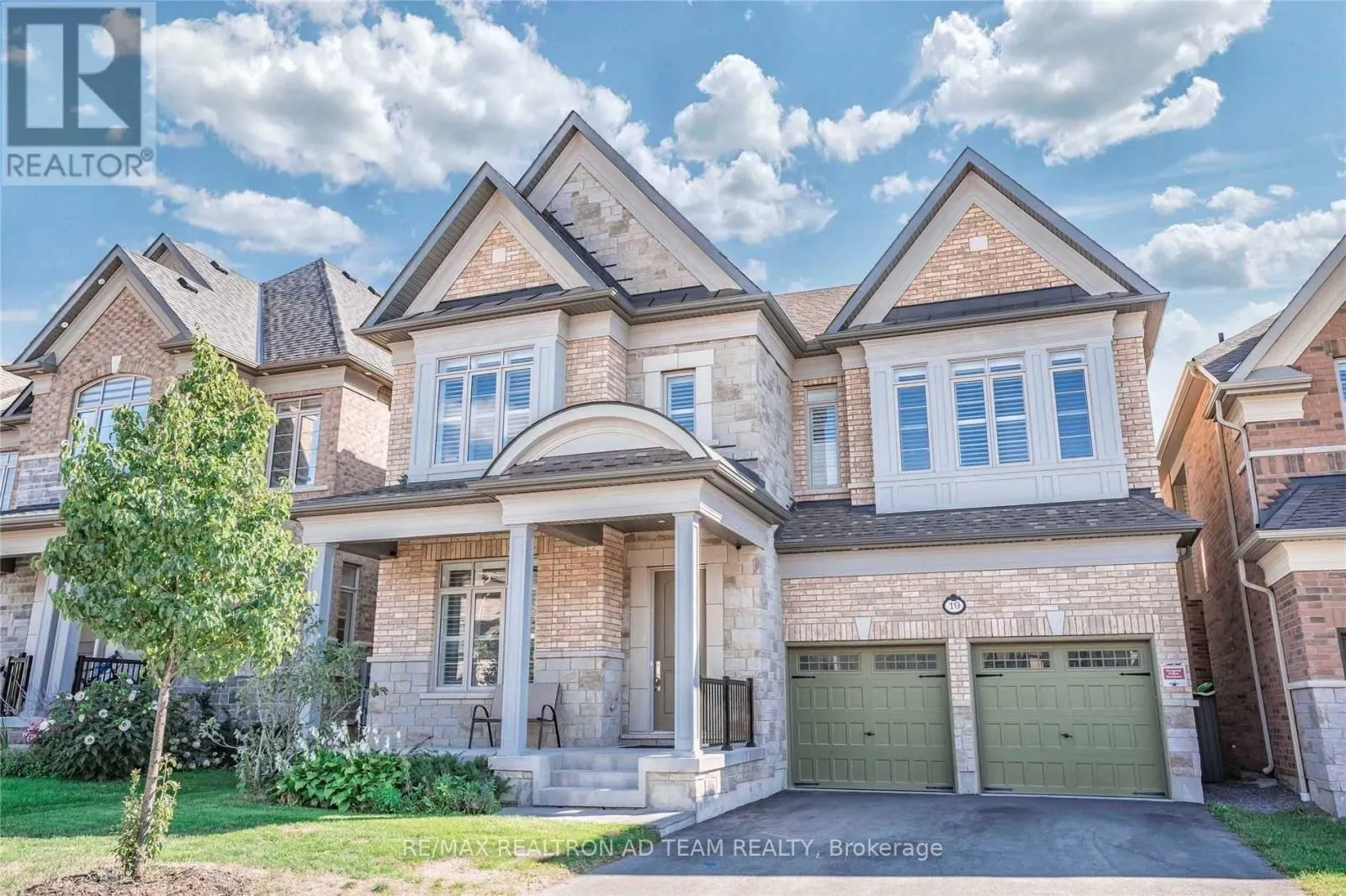 House for rent: 19 Pennine Drive, Whitby, Ontario L1P 0C3