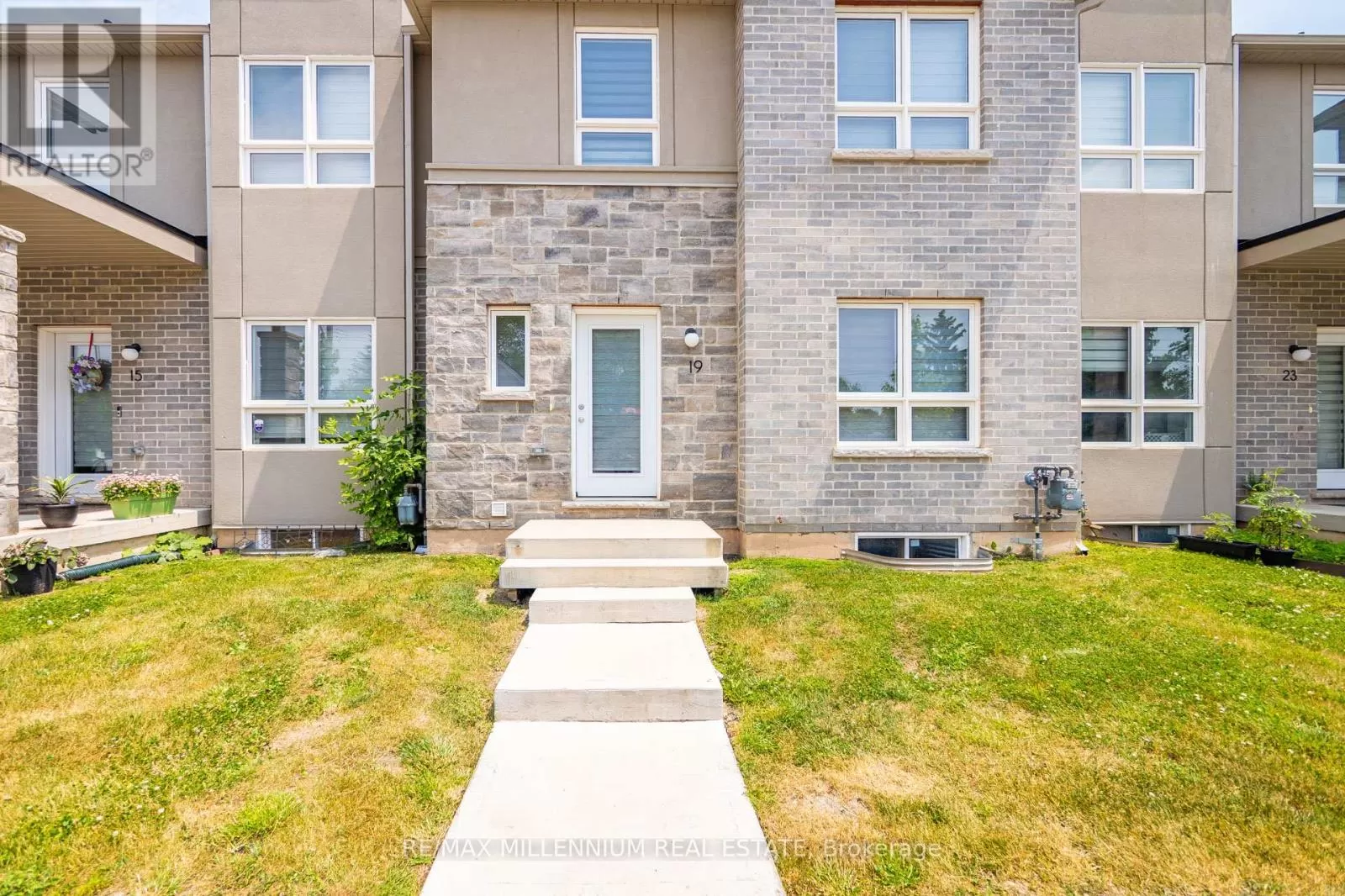 Row / Townhouse for rent: 19 Perenack Avenue, Welland, Ontario L3C 5L5