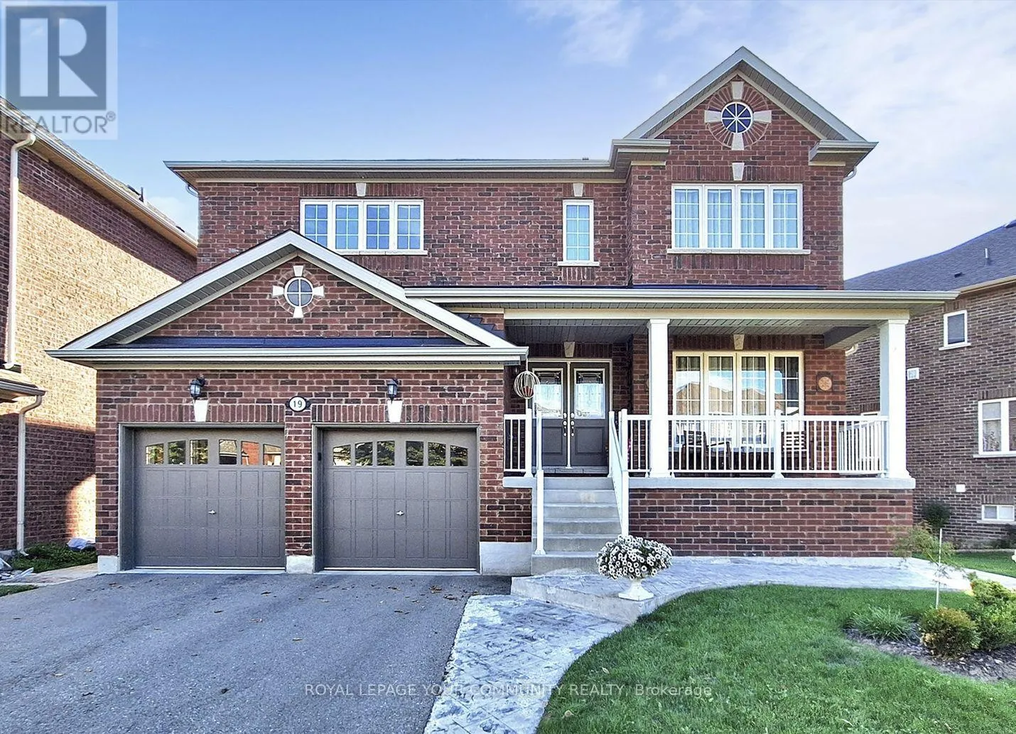 House for rent: 19 Richmond Park Drive, Georgina, Ontario L4P 0H2