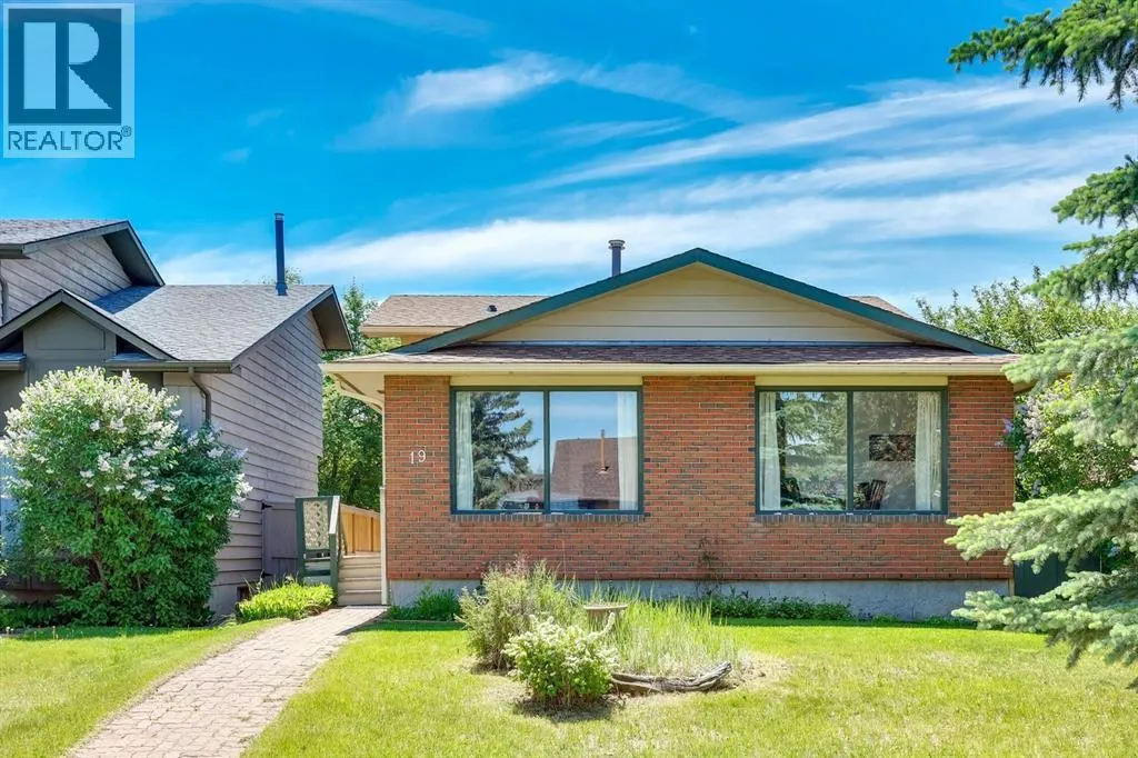 House for rent: 19 Shawmeadows Gate Sw, Calgary, Alberta T2Y 1A2