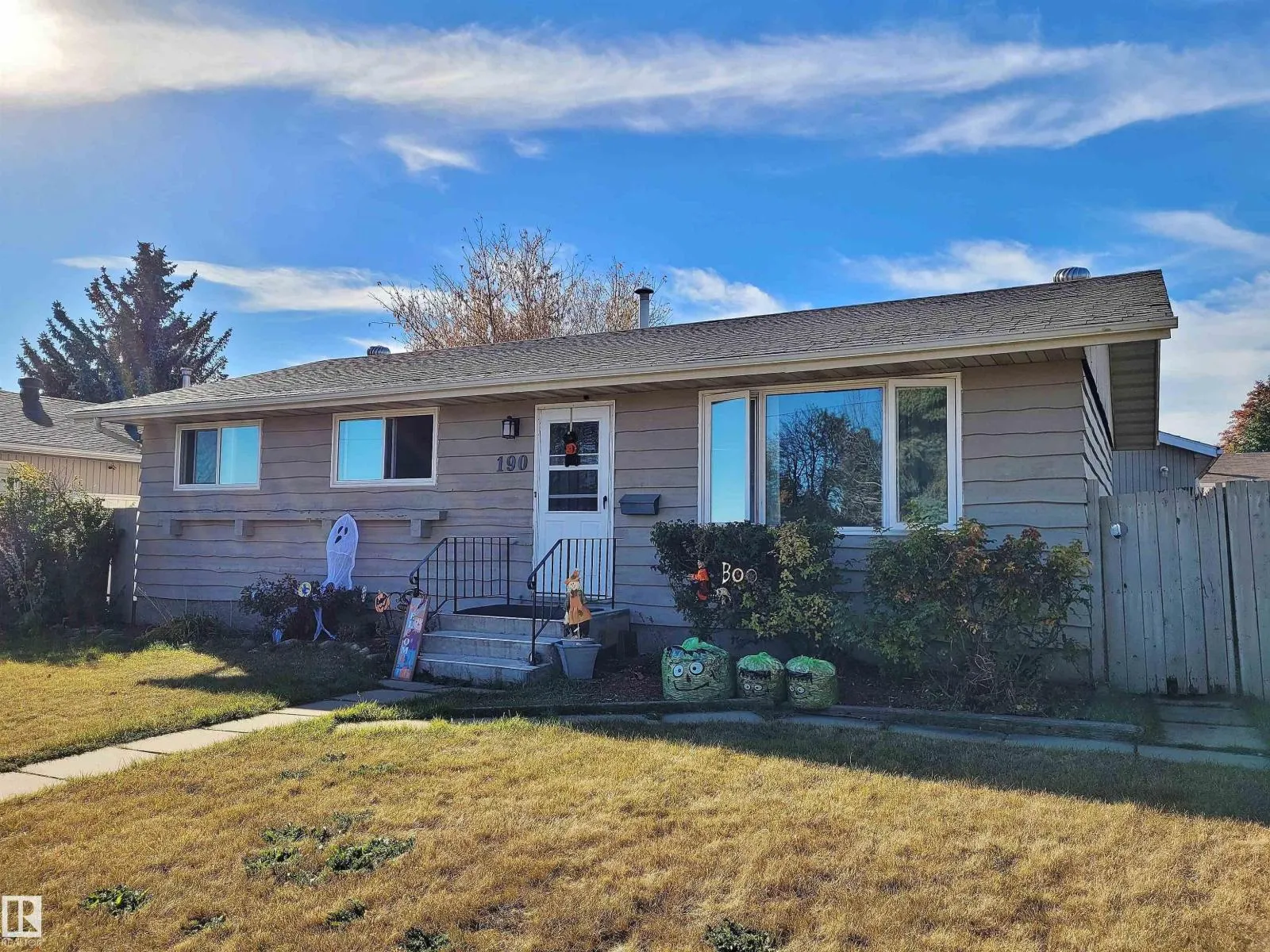 House for rent: 190 Clareview Rd Nw, Edmonton, Alberta T5A 3Y5