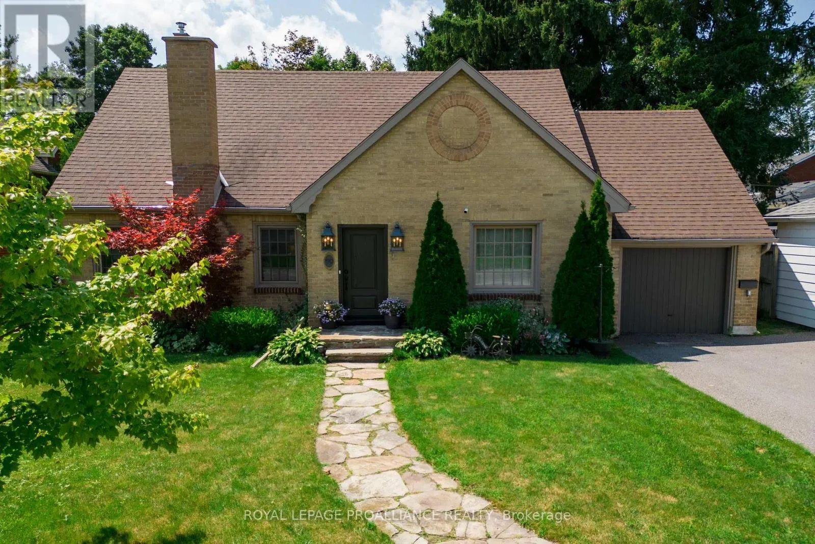 House for rent: 190 Macdonald Avenue, Belleville, Ontario K8N 3Y3