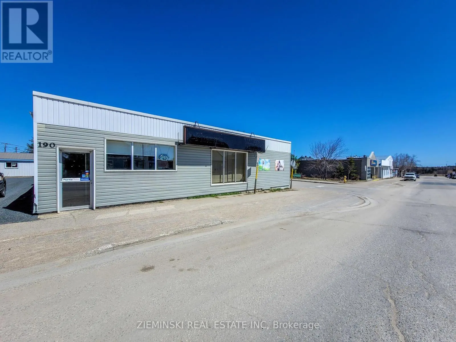 Residential Commercial Mix for rent: 190 Main Street, Iroquois Falls, Ontario P0K 1G0