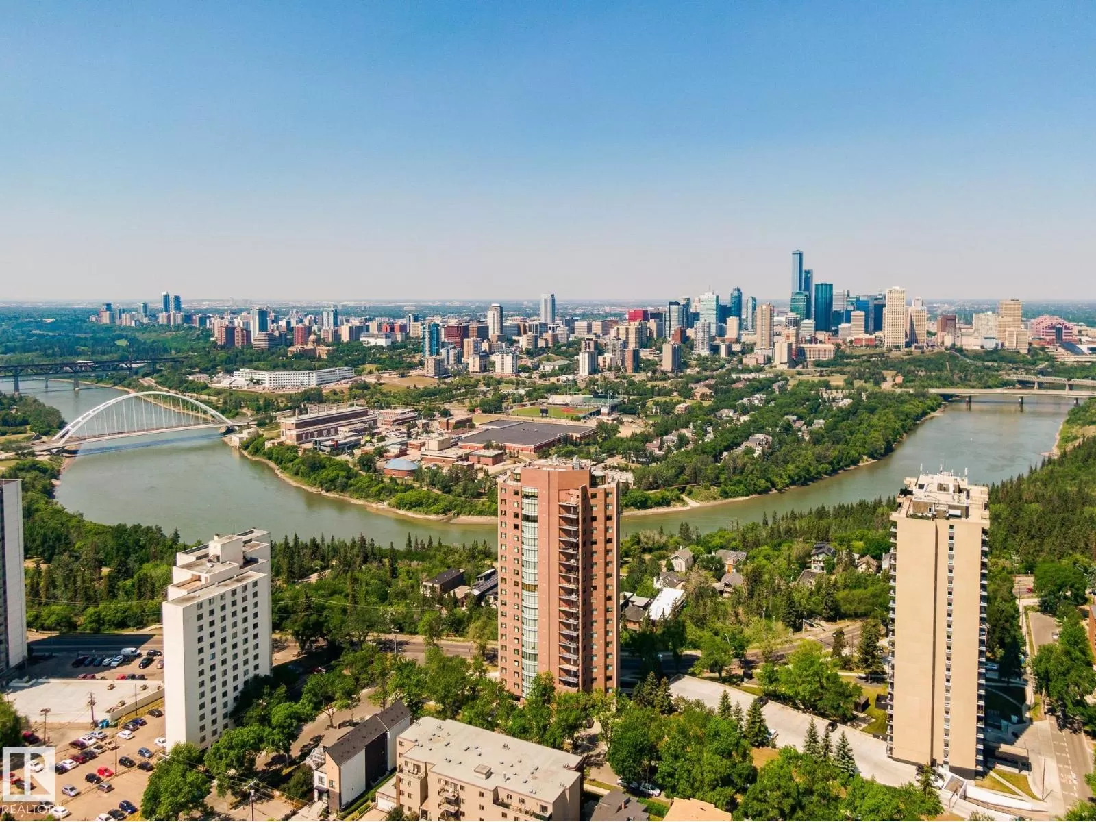 Apartment for rent: #1900 10035 Saskatchewan Dr Nw, Edmonton, Alberta T6E 4R4