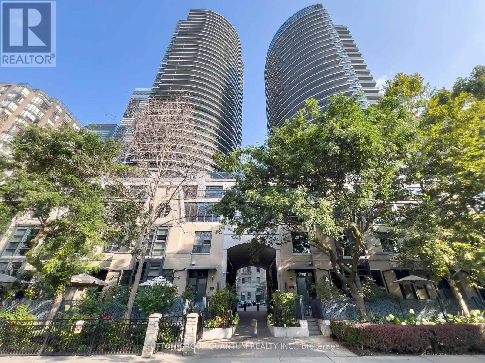 Apartment for rent: 1902 - 21 Carlton Street, Toronto, Ontario M5B 1L3