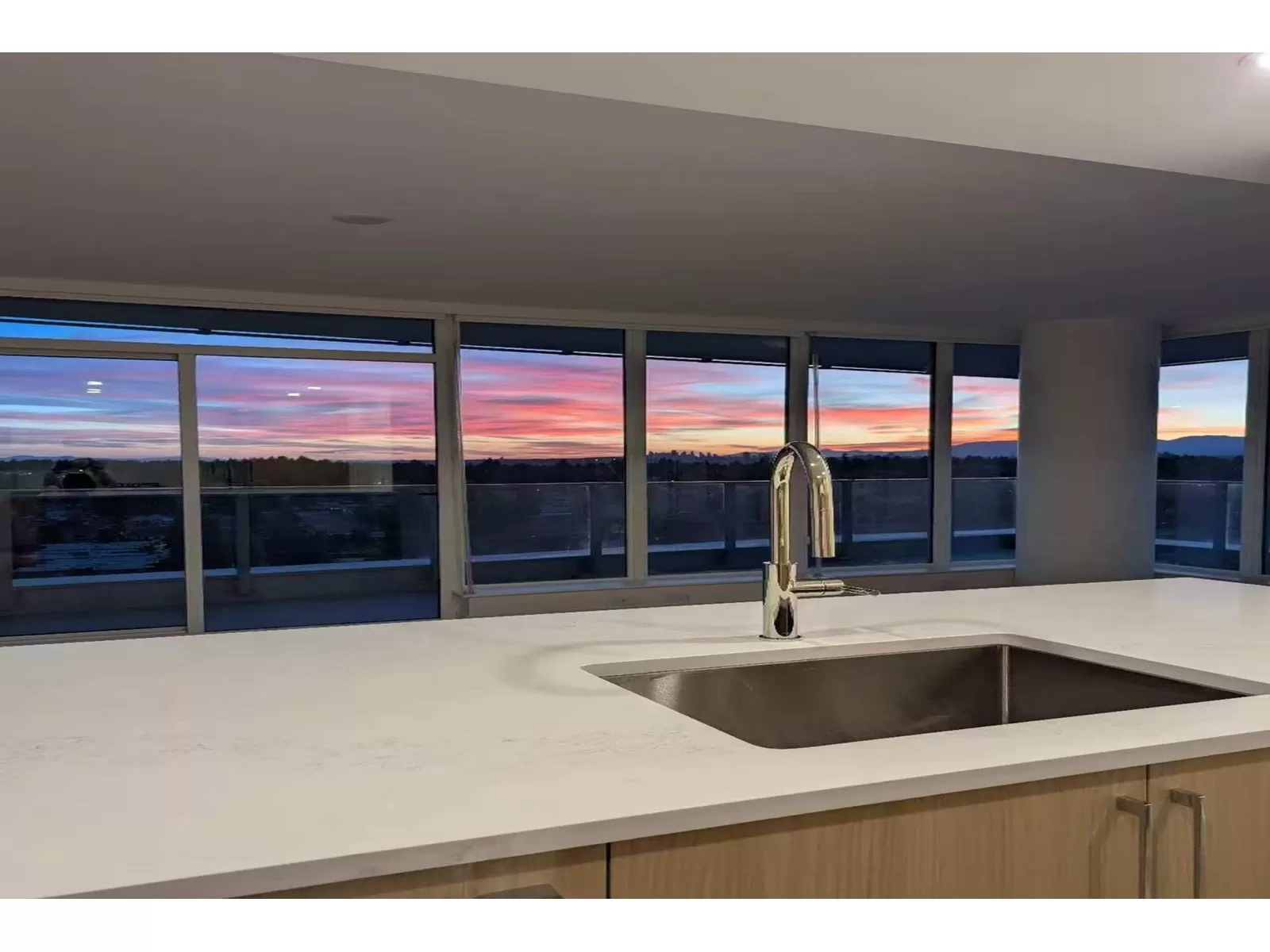 Apartment for rent: 1904 9675 King George Boulevard, Surrey, British Columbia V3T 2V3