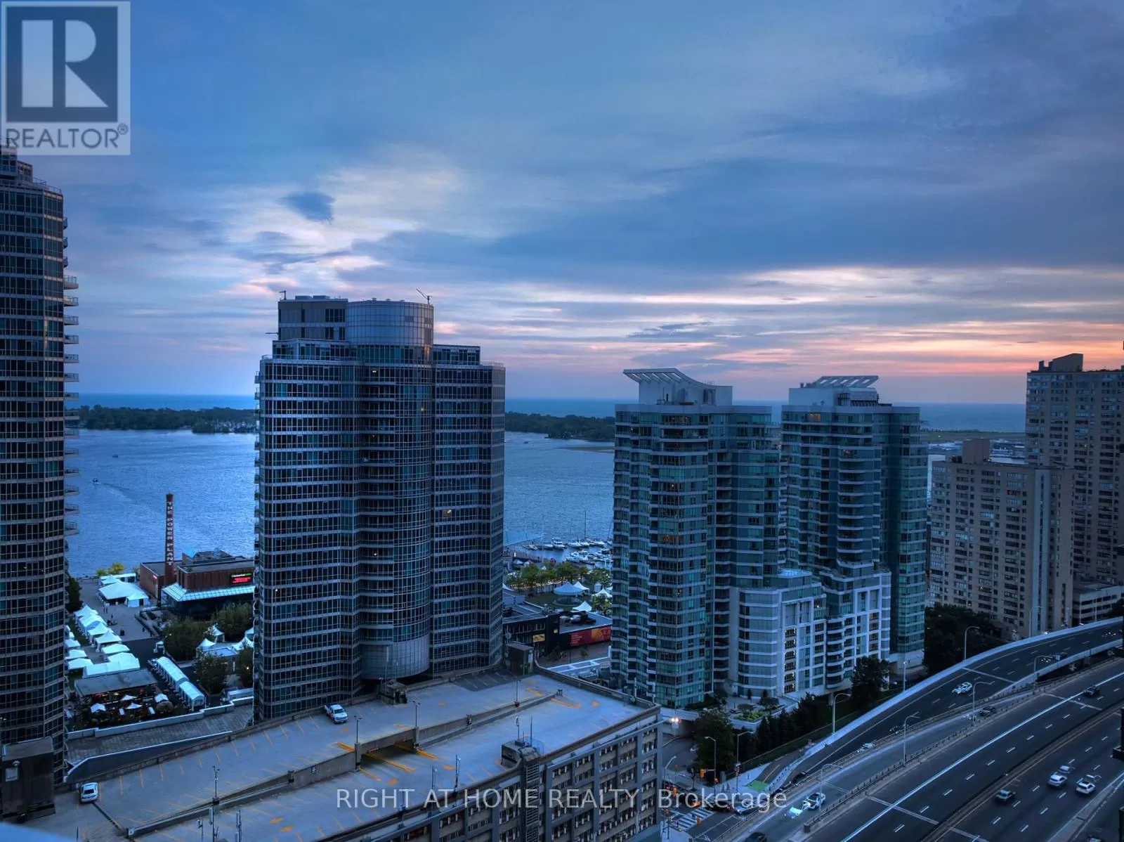 Apartment for rent: 1905 - 12 York Street, Toronto, Ontario M5J 0A9