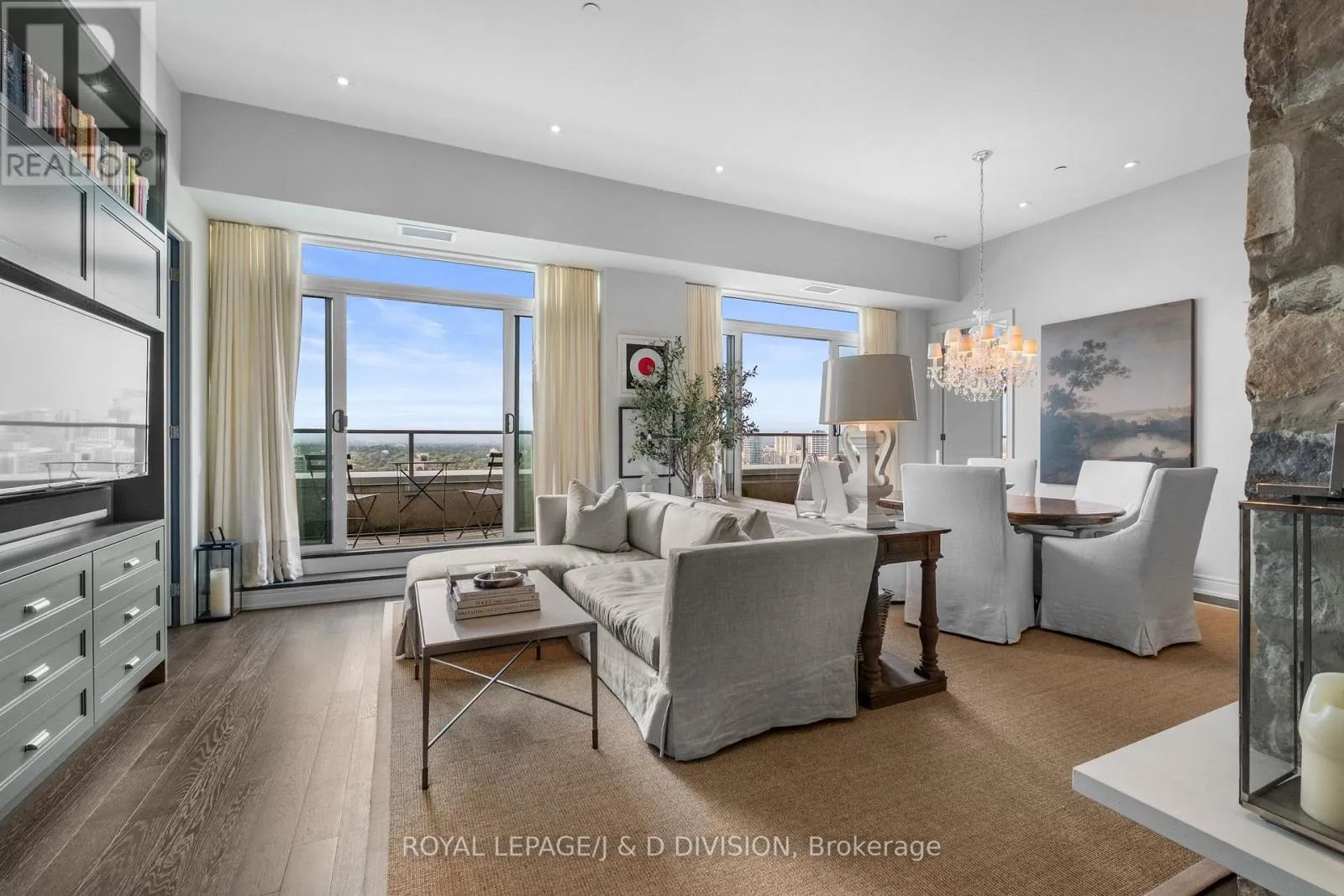 Apartment for rent: 1908 - 111 St Clair Avenue W, Toronto, Ontario M4V 1N5