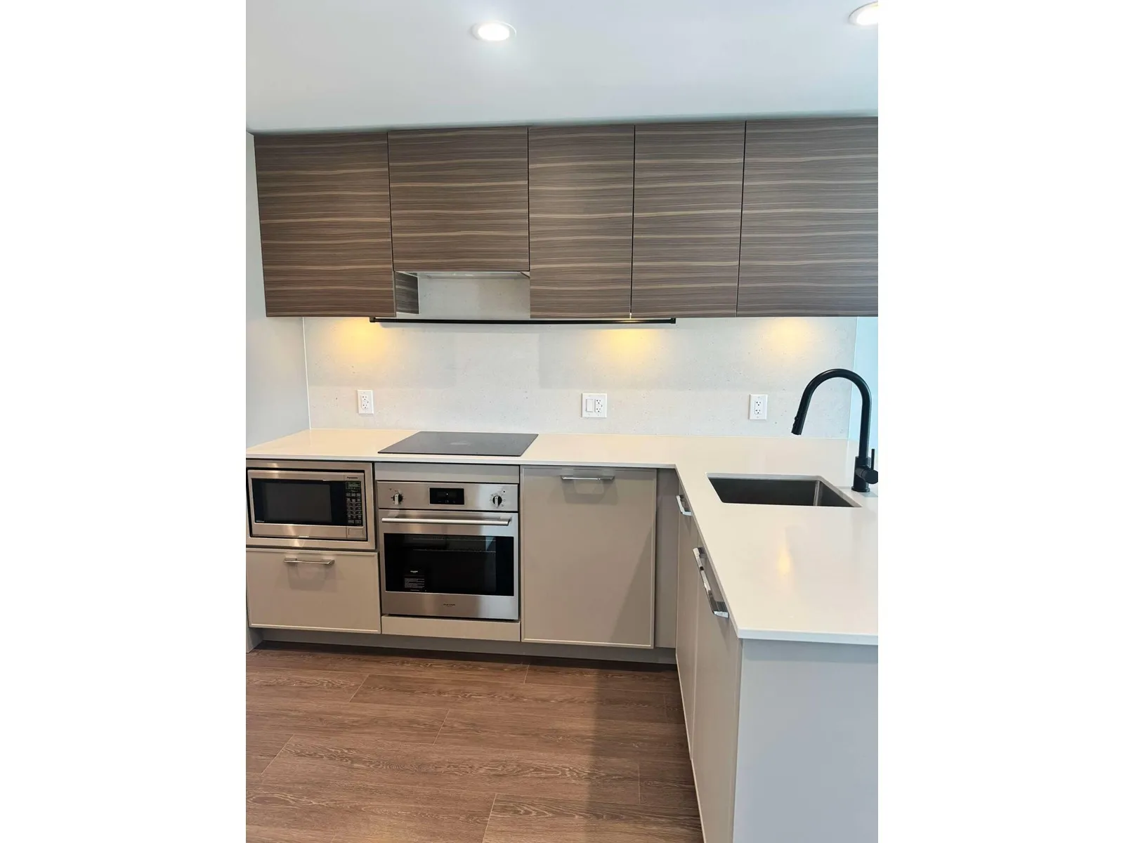 Apartment for rent: 1908 13725 George Junction, Surrey, British Columbia V3T 4Y3