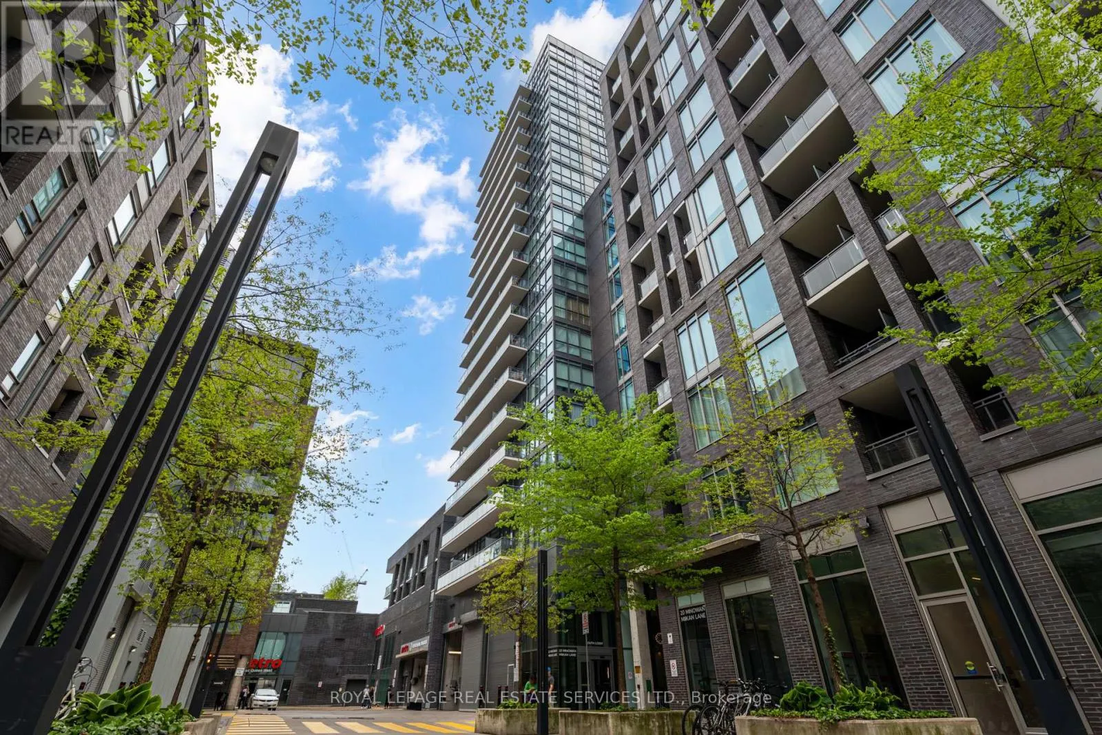 Apartment for rent: 1908 - 20 Minowan Miikan Lane, Toronto, Ontario M6J 0E5