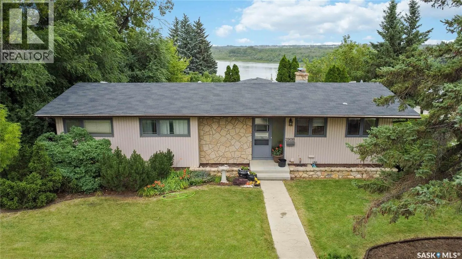 House for rent: 1908 Pembina Avenue, Saskatoon, Saskatchewan S7K 1C3