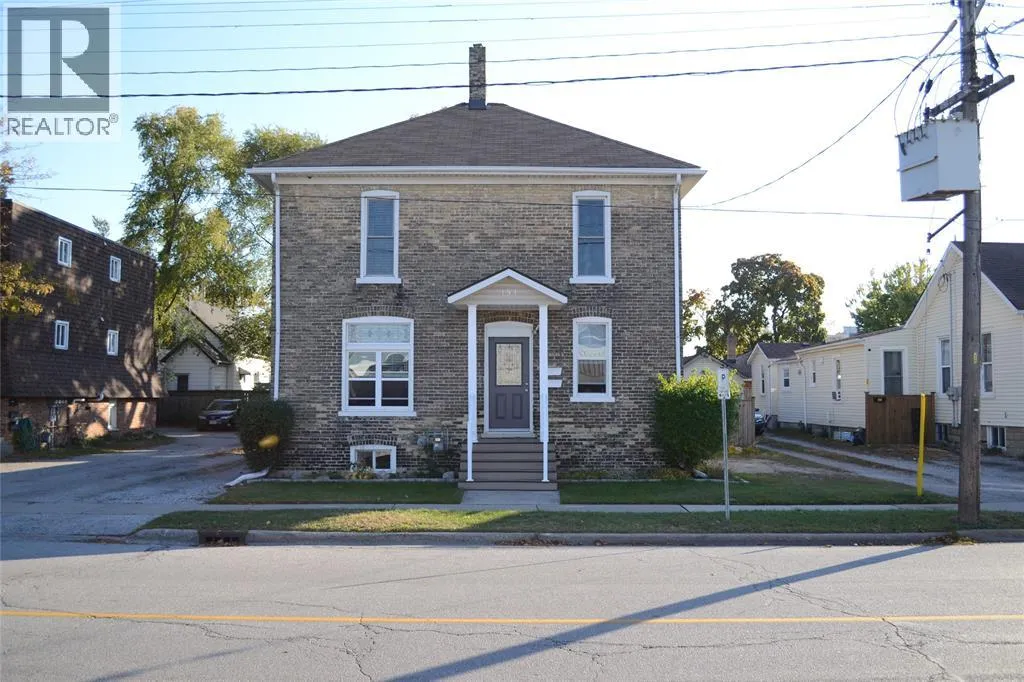 Duplex for rent: 191 Maxwell Street Unit# 2 (upper), Sarnia, Ontario N7T 5C2