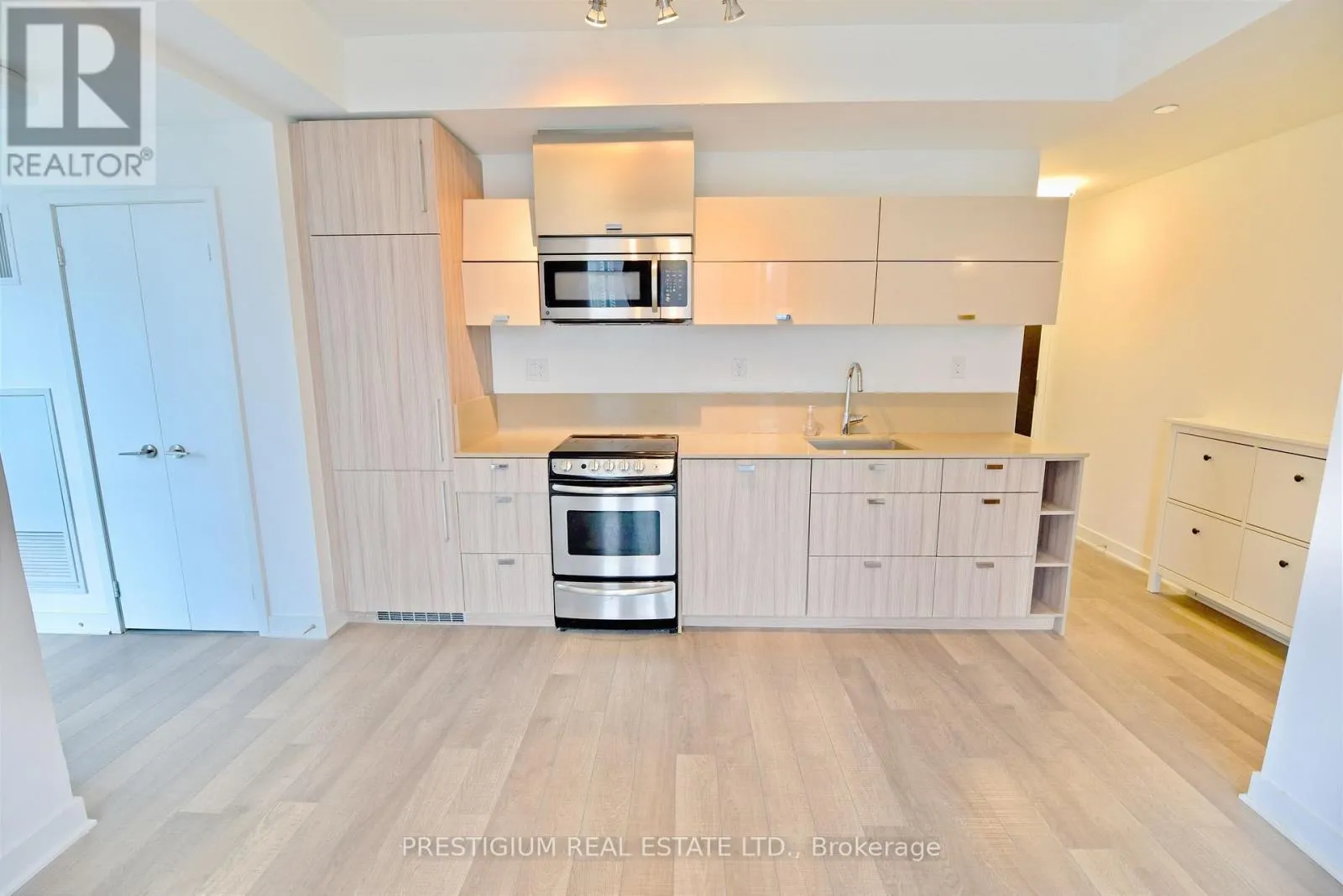 Apartment for rent: 1910 - 290 Adelaide Street W, Toronto, Ontario M5V 0P3