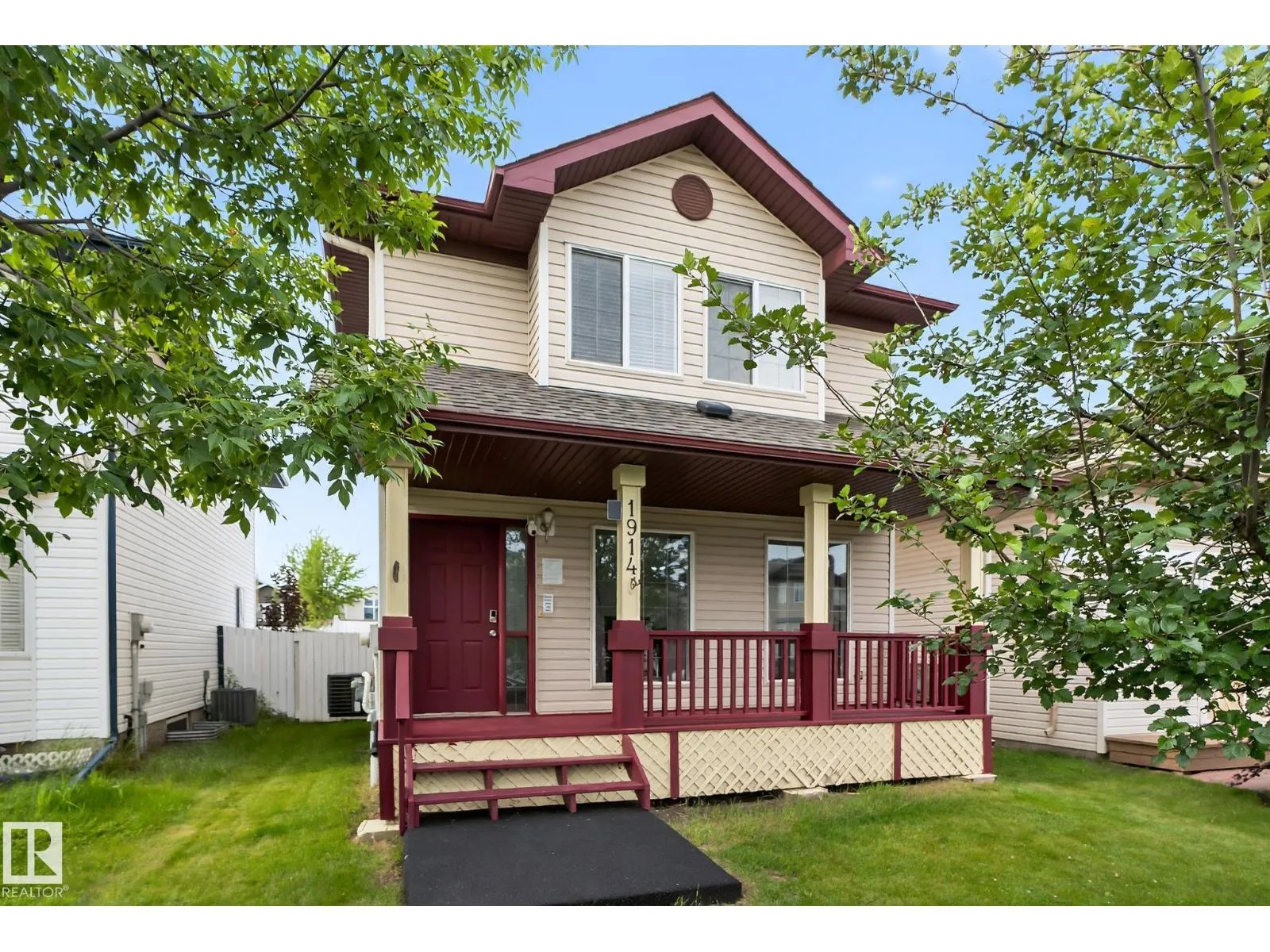 House for rent: 1914 37 Ave Nw, Edmonton, Alberta T6T 1S7