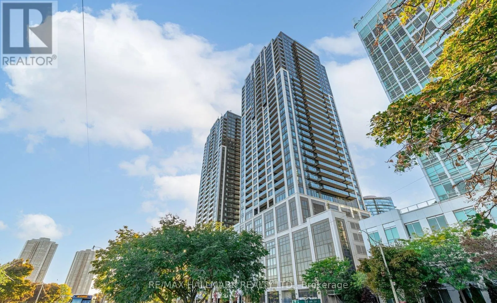 Apartment for rent: 1916 - 1926 Lake Shore Boulevard W, Toronto, Ontario M6S 1A1