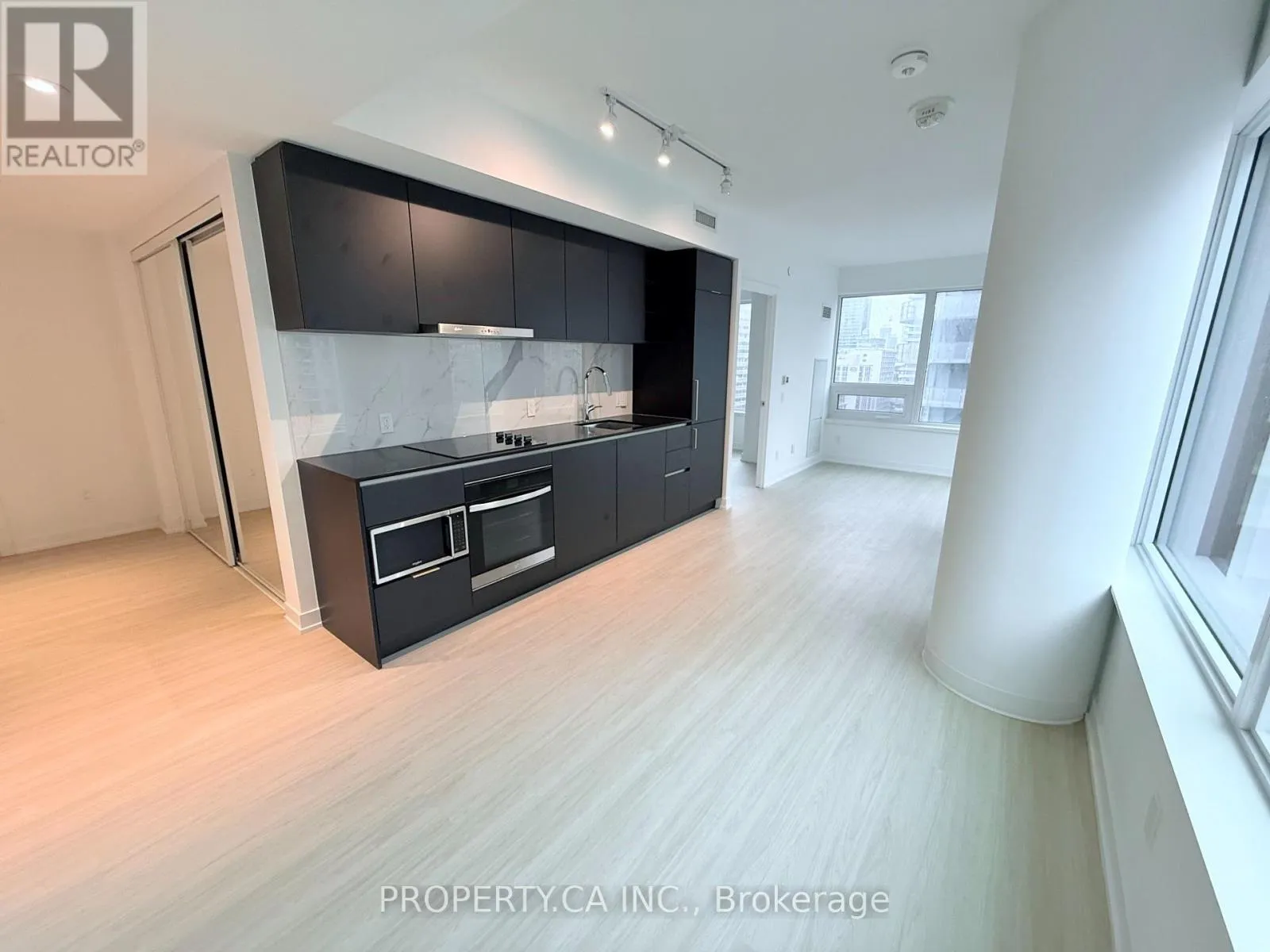 Apartment for rent: 1916 - 8 Wellesley Street W, Toronto, Ontario M4Y 0J5