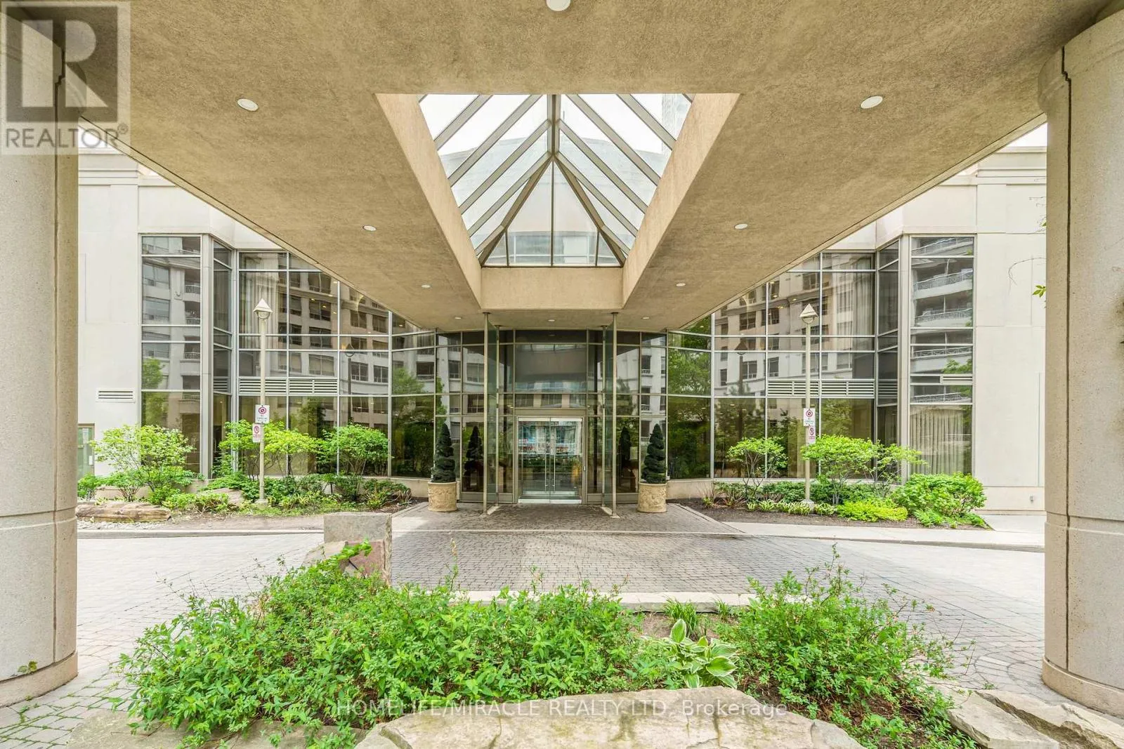 Apartment for rent: 1922 - 3888 Duke Of York Boulevard, Mississauga, Ontario L5B 4P5