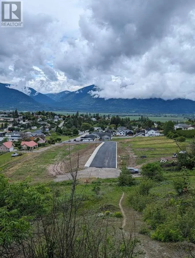 Other for rent: 1923 Mclaren Street, Creston, British Columbia V0B 1G5