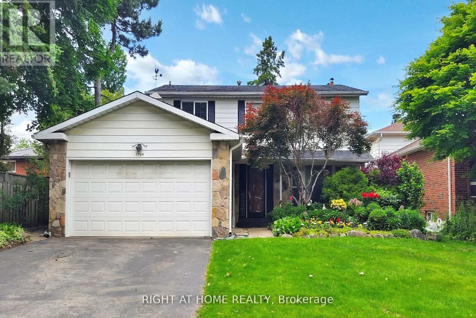 House for rent: 1924 Steepbank Crescent, Mississauga, Ontario L4X 1T8