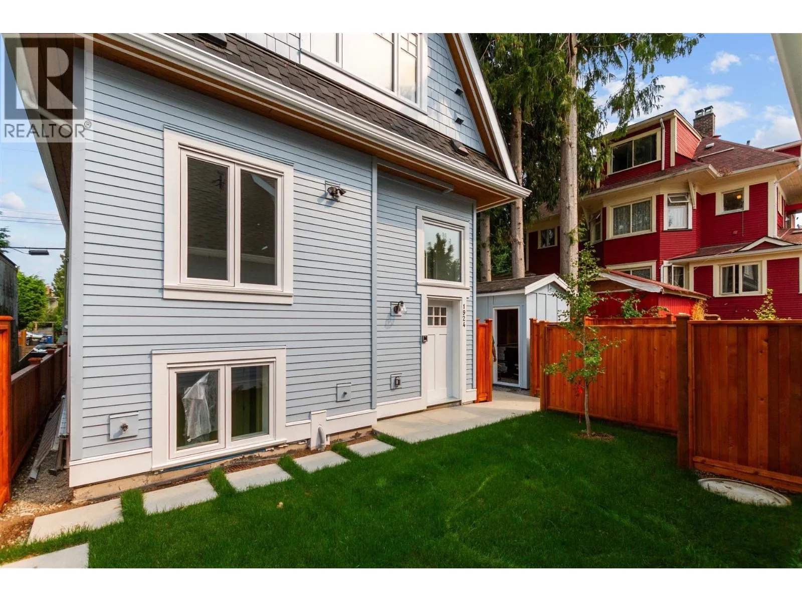 Duplex for rent: 1924 William Street, Vancouver, British Columbia V5L 2R8