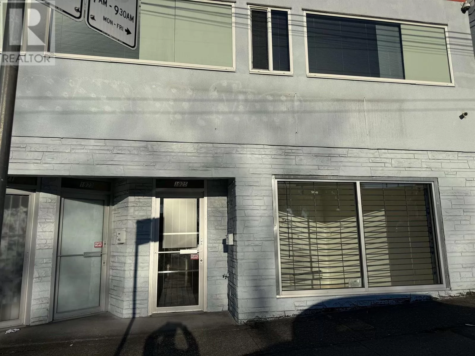 1925 Kingsway, Vancouver, British Columbia V5N 2T1