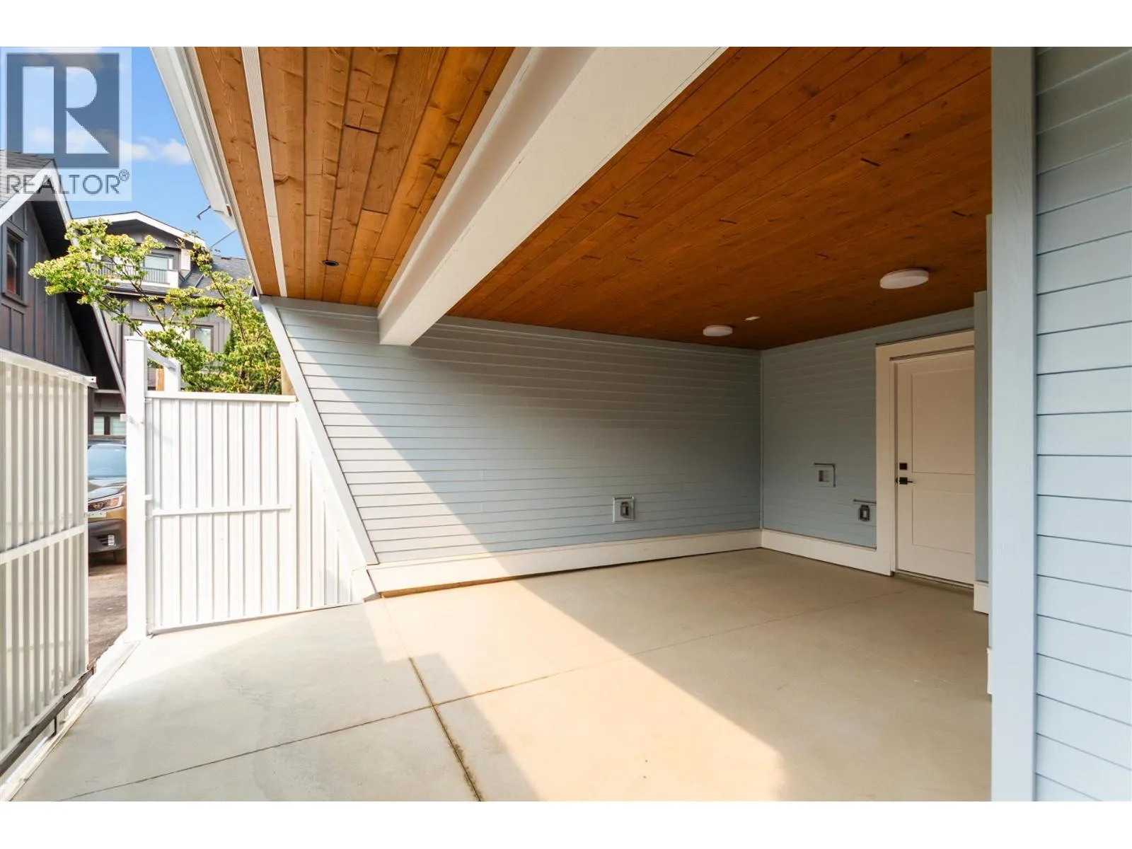 House for rent: 1926 William Street, Vancouver, British Columbia V5L 2R8