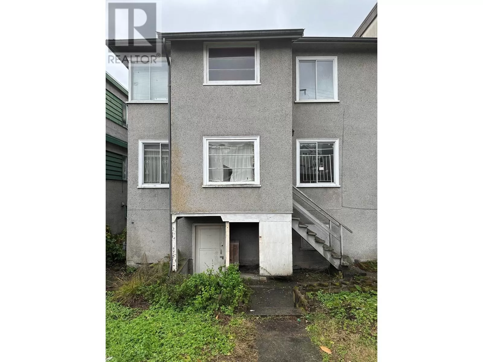 House for rent: 1929 E Broadway, Vancouver, British Columbia V5N 1W4