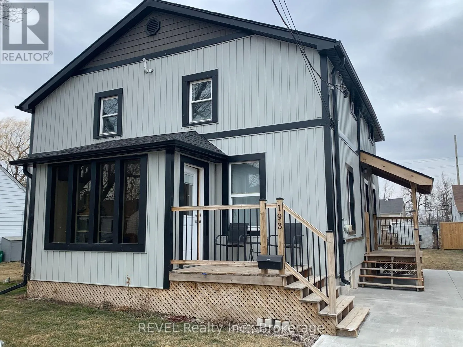 Duplex for rent: 193 Idylewylde Street, Fort Erie, Ontario L2A 2L4