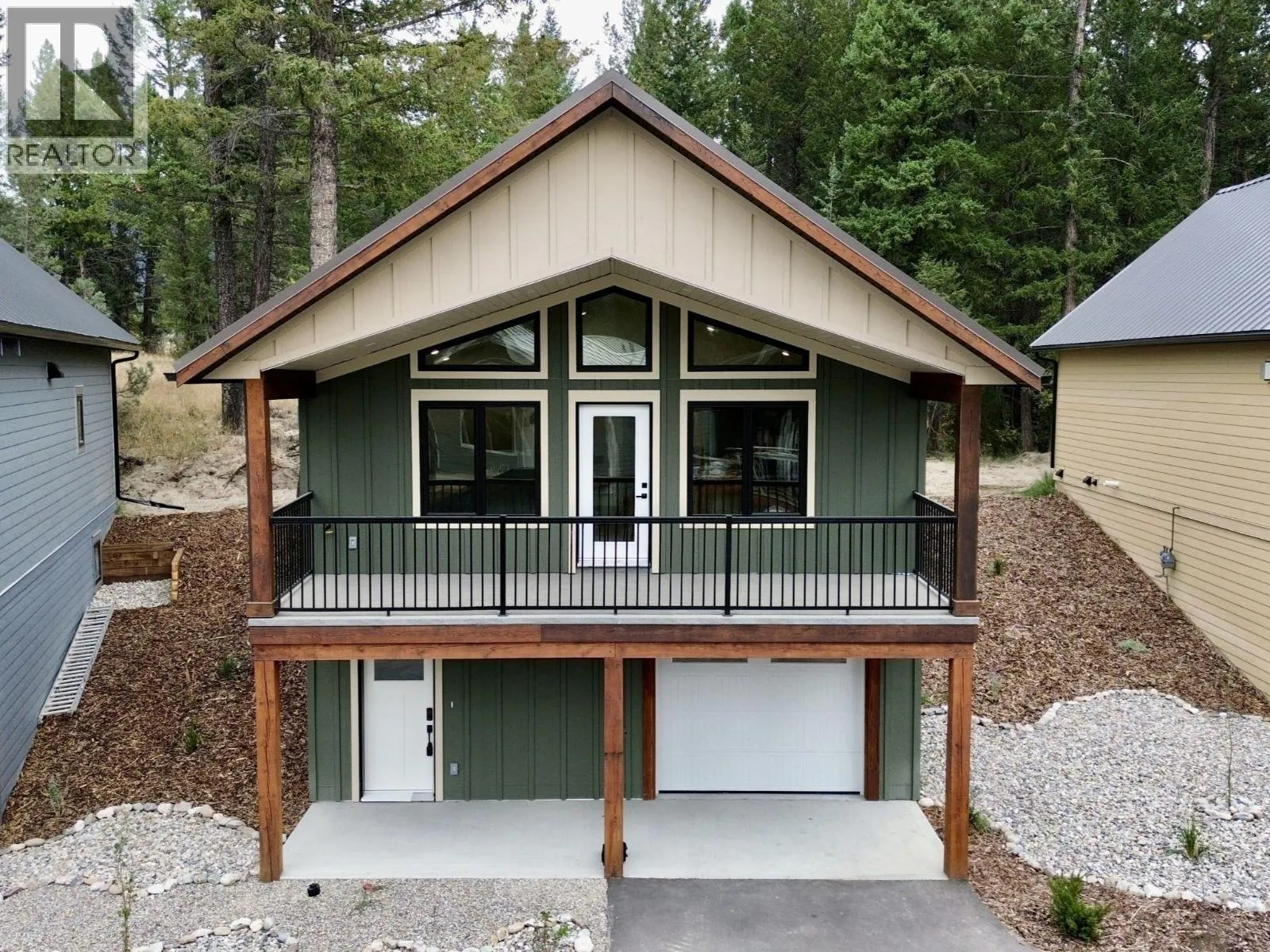 House for rent: 1938 Foxwood Trail Unit# 3, Windermere, British Columbia V0B 2L2