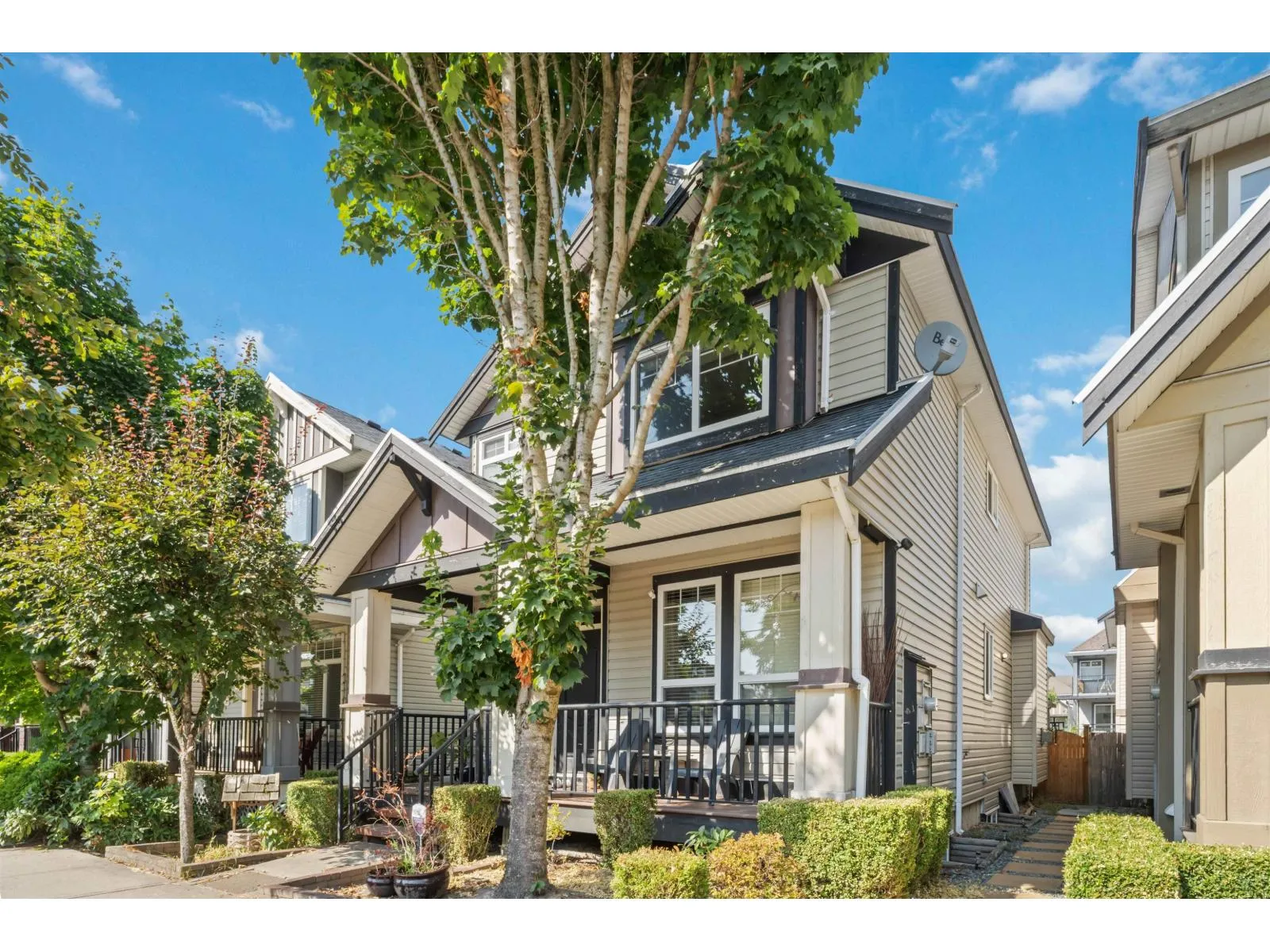 House for rent: 19391 72 Avenue, Surrey, British Columbia V4N 5X9