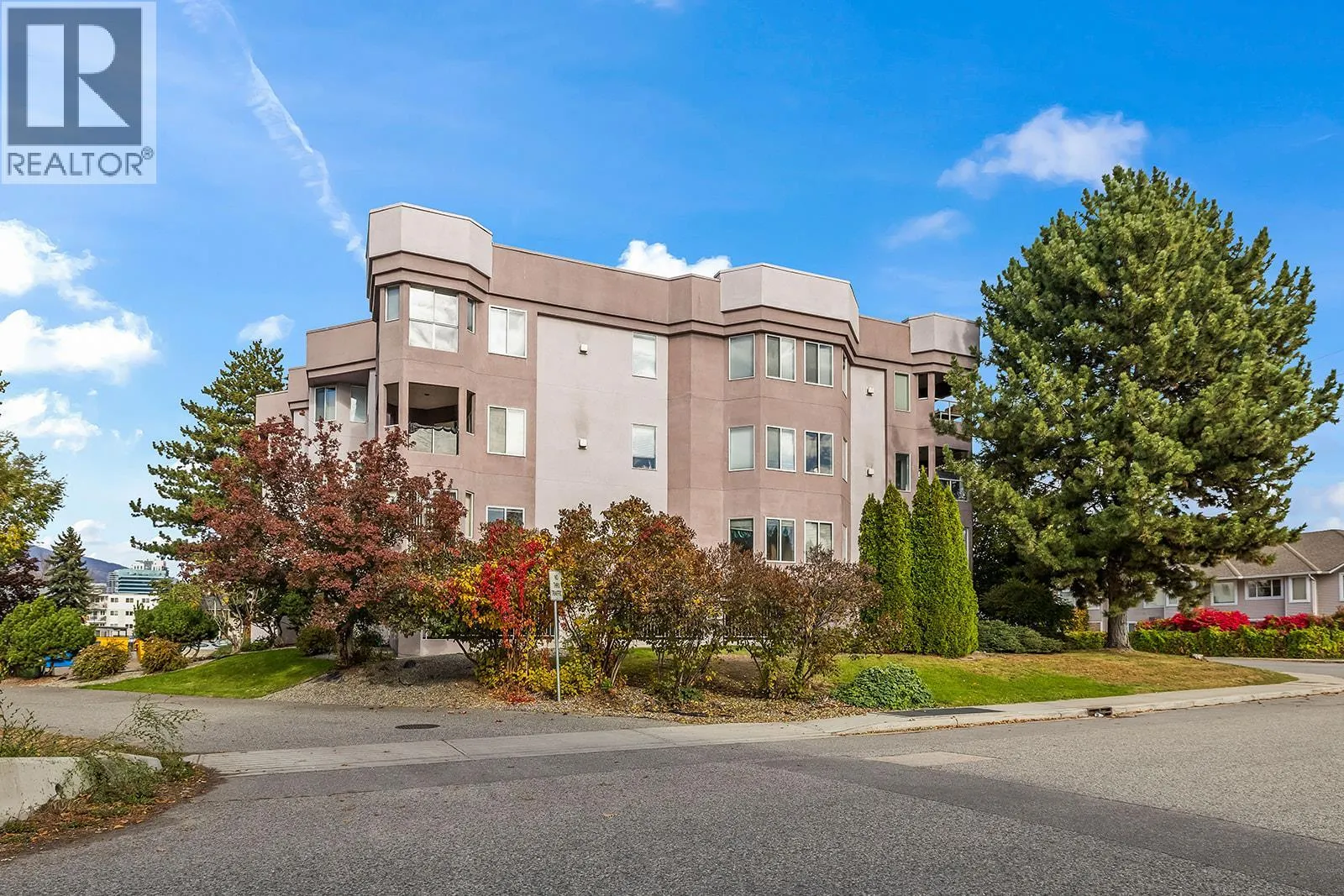 Apartment for rent: 1940 Richter Street Unit# 203, Kelowna, British Columbia V1Y 2N2