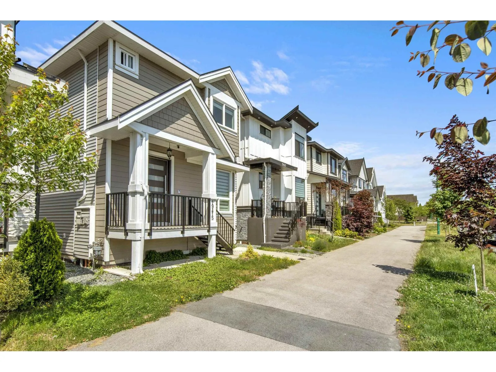 House for rent: 19415 70 Avenue, Surrey, British Columbia V4N 1N2